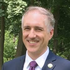 Lenore Douglas's Instagram, Twitter & Facebook