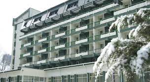 Hotelul belvedere este situat in statiunea vatra dornei, in zona centrala a statiunii, la 5 min de gara bai si parcul central, respectiv la 10 min de partia de ski. Cazare Vatra Dornei Jud Suceava 4 Stele Pensiuni In Natura