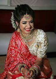 Pin By Komal Jogani On Abridal Photography Indian Bridal Outfits Indian Bridal Wedding Lehenga Designs