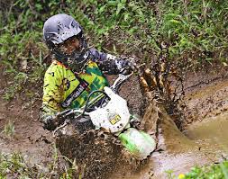Ya, motor tidak akan lepas dari yang namanya sepeda karena lahirnya motor berawal dari sepeda. Pacu Adrenalin Jelajahi Kaki Gunung Gede Pangrango Dengan Motor Trail Semua Halaman National Geographic