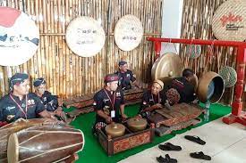 Contoh ansambel sejenis contoh ansambel campuran 7. Contoh Musik Ansambel Tradisional Di Indonesia