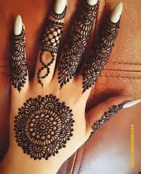Hence in this post feature easy round design mehndi or gol tikki mehndi designs for hands 2020 that you can apply at wedding functions, eid and even at parties. 50 Gol Tikki Mehndi Design Henna Design October 2019 Mehndi Designs Mehndi Designs For Fingers Henna Tattoo Designs Simple
