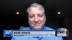 Mark Houck recalls 'intimate prayer experience' in FBI custody