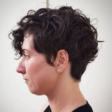 Androgynous haircuts and hairstyles can be worn on either men or women. 20 Bold Androgynous Haircuts For A New Look
