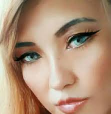 Kebajikan ( De 德 ) is with Fendi San and Winnie Liu.