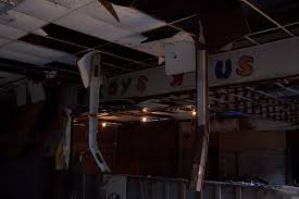 Abandoned Toys R Us Stores Are Kind Of A Thing Now Toys R Us Stores Toys R Us Abandoned