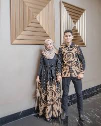 Kalau ke pesta atau acara formal, pilihan busana utama para wanita biasanya gaun pesta brokat. 11 Motif Batik Sarimbit Yang Lagi Hits Di Instagram Tapi Dijamin Nggak Pasaran