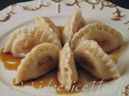 Fatti di pasta ripiena di verdure, carne o gamberi, insaporiti con zenzero, scalogno e aromi, cotti al vapore in cestelli di bambù e il sushi con gamberi è un piatto nutriente ma con poche calorie, ideale per chi non vuole rinunciare al gusto ma… Ricetta Gyoza Ravioli Giapponesi Di Nanako Ideericette