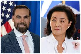 FOTO/ Ky është zv.ambasadori i ri amerikan në Shqipëri. Flet shqip, vizitoi  për herë të parë vendin tonë në 1997-ën