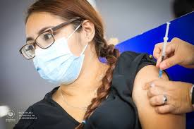 MegacentroDeVacunación || El Megacentro de Vacunación, habilitado en la  tercera fase del Hospital El Salvador, continúa contribuyendo con la  ejecución del Plan Nacional de Vacunación anti-COVID-19. Hoy, recibe a más  personas que