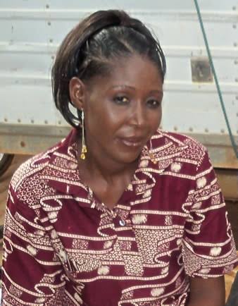 Pauline Ouattara, plus connue sous le nom de Fati Bobodiouf Une actrice de  génie avec un talent impeccable. Tu la vois tu ris directement. Si elle  avait été actrice en cette époque,