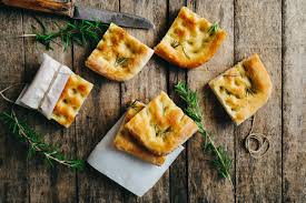 Menos pizza mala y más focaccia buena: todo lo que debes saber sobre este  legendario pan plano italiano