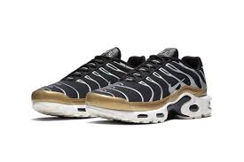 Nike S Air Max Plus Flexes Iridescent Silver Gold Accents Nike Air Max Plus Air Max Plus Nike Air Max