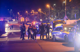 Attacke In Stuttgart Bad Cannstatt 33 Jahriger Wirft Mit Dachziegeln Um Sich Sechs Verletzte Bad Cannstatt Stuttgarter Nachrichten