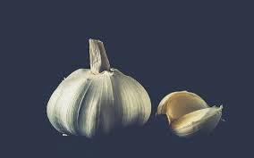 How To Make Garlic Oil For Natural Remedies Garlic Health Benefits Garlic Benefits Garlic Oil