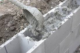 Beim erstellen von mauern aus schalungssteinen wird die aus dem fundament sinnvollerweise nicht höher als cm über ok fundament ausgeführt. Stutzmauer Aus Schalsteinen Betonieren Anleitung Diybook De