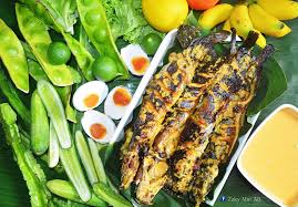 2 ekor ikan keli tabur garam kunyit letak dalam aluminium foil. Resepi Ikan Keli Bakar Percik