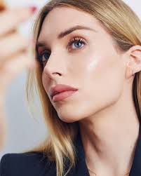 Alex Saint: "El género es una construcción social, todos somos perfectos y  libres de vivir como nos sintamos más felices"