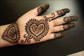 Motif henna simple merupakan jenis motif henna yang tidak terlalu rumit dalam pembuatannya. 41 Dubai Mehndi Designs That Will Leave You Captivated
