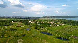 Also in balatonudvari is one of hungary's few 18 hole championship golf courses, the balatongolf also in the area is a gallery in balatonudvari. Feier Zur Ehre Des Heiligen Stephans In Balatonudvari Wunderbarerbalaton De