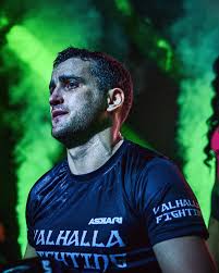 🦅 POTKAL DANIEL VESELÝ V DAGESTÁNU KHABIBA? Celá tisková konference na  YouTube. @veslymma @pepacaban @khabib_nurmagomedov @cbdux.cz @hooligans_cz  @showtip.cz @dumdobracz @jk_house @askarifighter @fitkitchencz  @b2cash_prague @showtip.cz @euphoriatrade ...