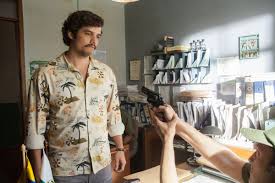 58, born 12 december 1962. Narcos 1x01 Der Niedergang Descenso Mit Episodenkritik