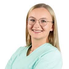 Lara Wagner's Instagram, Twitter & Facebook