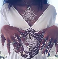 Stunning White Henna Inspired Tattoos That Look Like Elegant Lace White Henna Henna Inspired Tattoos White Henna Tattoo