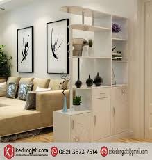 Aneka macam model sekat pembatas ruangan yang dapat mempercantik rumah anda. Lemari Penyekat Ruang Tamu Modern Minimalis Modern Room Divider Living Room Divider Living Room Partition