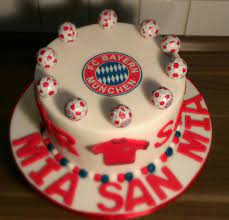 Ich musste festgestellt, dass nach vorlage ausschneiden eine ganz schöne fummelarbeit ist. Fc Bayern Munchen Torte Nr 4 Essen Steele