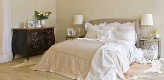 La parola italiana libro deriva dal latino liber.il vocabolo originariamente significava anche corteccia, ma visto che era un materiale usato per scrivere testi (in libro scribuntur litterae, plauto), in seguito per estensione la parola ha assunto il significato di opera letteraria. Letto Country Prodotti Letto Country Per L Arredamento Della Casa Arredamento Country