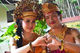 Ariska putri pertiwi juga sempat dinobatkan menjadi best national costume dalam kontes miss grand international 2016. Traditional Costume And Photography Experience In Bali Indonesia