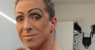 « Je me trouve plus belle en femme qu'en homme »