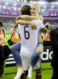 Lena, winner of 'germany's next top model' and now a television host, showed off her amazing figure in tiny shorts and crop top while her … Football Paparazzi On Twitter Sami Khedira And Lena Gercke Ger Worldcup Http T Co Agdywhzwjx