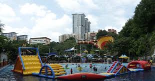 Percutian dan berkelah di taman tema air wet world shah alam bersebelahan tasik shah alam, selangor, malaysia. 54 Taman Tema Dibuka Mulai 1 Julai Metrotv