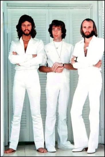 Bee - Wearing white while we can 😎