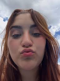 Dime pa' dónde vamos después de la playa? 🌞🌊 . . . Photo: @samanthalunaby  Edit: @lumars.23 . . . #playa #maleconpuertocabello #sol #mar #belleza  #tmblr #aesthetic #venezuela #colombia