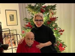 Oblíbený slovenský herec od loňského roku bojoval s leukémií, které nakonec podlehl. Herec Andrej Hryc Bojujici S Akutni Leukemii Prvni Vanoce Po 12 Letech Youtube