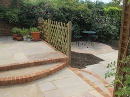 Paving Areas With A Circle Kit And Brick Edged Steps Brick Edging Patio Garden Slabs