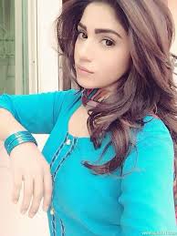 07:13 επισκοπηση τυπου τησ 25/03/2021 ; Amna Malik Pakistani Outfits Pakistani Actress Celebrities