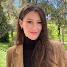 Elise Park's Instagram, Twitter & Facebook