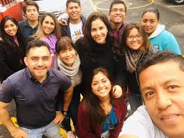 Hola! Ya estamos trabajando para darle con todo. Este es parte del equipo  de “Andrea” y estamos con todas las pilas puestas para escucharlos, leerlos  y ayudarlos. Pronto estaremos de lunes a