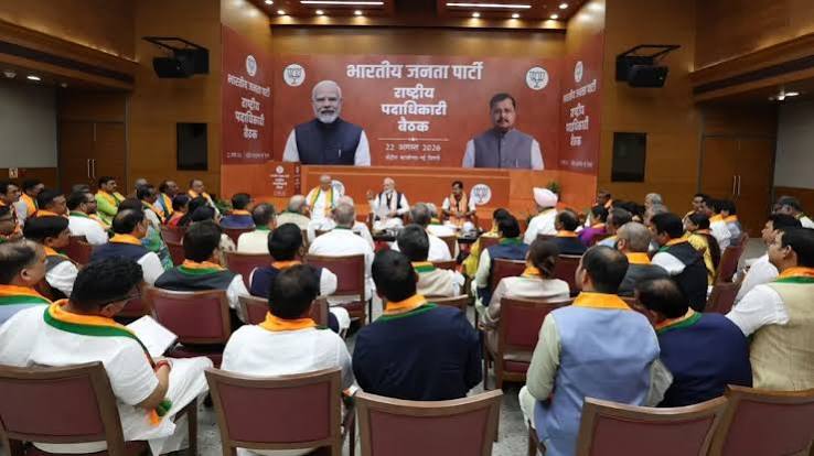 BJP अध्यक्ष नितिन नवीन की नई टीम से मिले PM मोदी, जानें क्या मूल मंत्र दिया - India TV Hindi