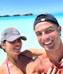 Espectaculares! Las impactantes fotos playeras de Georgina y Cristiano  Ronaldo