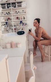 Mayra Cardi posa nua e revela: Está faltando marido | Fábia Oliveira | O  Dia