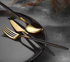 Sadelikten taviz vermeyenlerdenseniz, yalın tasarımları inceleyebilirsiniz. Batta Washabi Serisi Siyah Gold 1 Kisilik Parlak 3 Parca Tatli Catal Bicak Kasik Takimi 3 Parca Catal Kasik Bicak Seti 1 Kisilik Catal Bicak Kasik Se