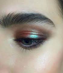 Holographic Eyes Pretty Super Pretty But It S Duochrome Duochrome Is Not Holographic Holosexua Makeup Maquillage Maquillage Yeux Inspiration Maquillage