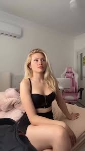 Elisa Durulay bikini oil rubdown