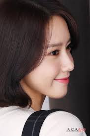 Jan 16, 2018 · demi menjadi seorang pramugari, mikha mengaku harus merelakan rambut panjangnya dipotong sampai di atas pundak. Pangkas Rambut Jadi Pendek Ini Alasan Yoona Snsd Lifestyle Fimela Com