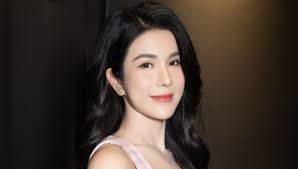 Diệp Lâm Anh và tình tin đồn cùng xuất hiện tại một sự kiện, hành động của  cả hai gây chú ý